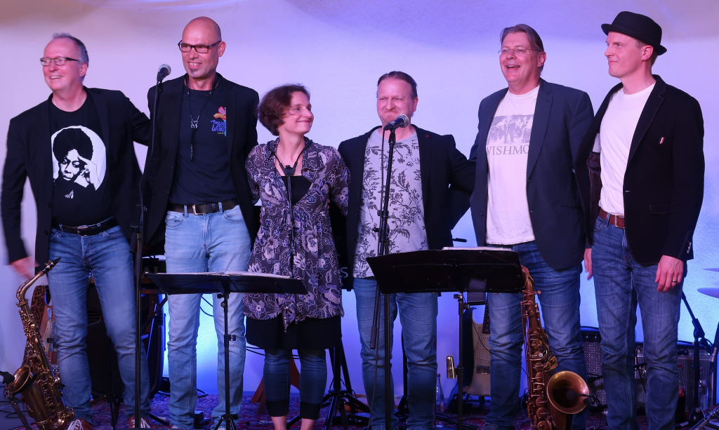 Gruppenfoto im Ulmer Zelt